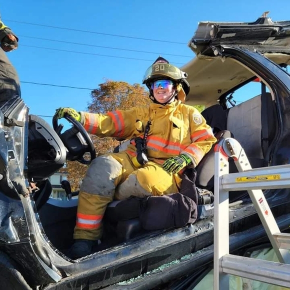 Meet your Posher, Wendi - Picture 3 of 4